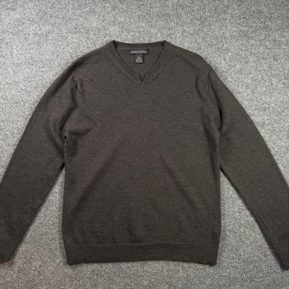 Banana Republic Sweater Mens M Gray Extra Fine Italian Merino Wool V-Neck Knit
